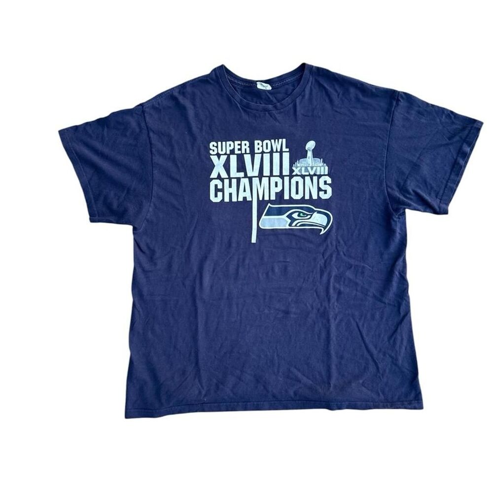 Nfl Men's Navy and Blue T-shirt